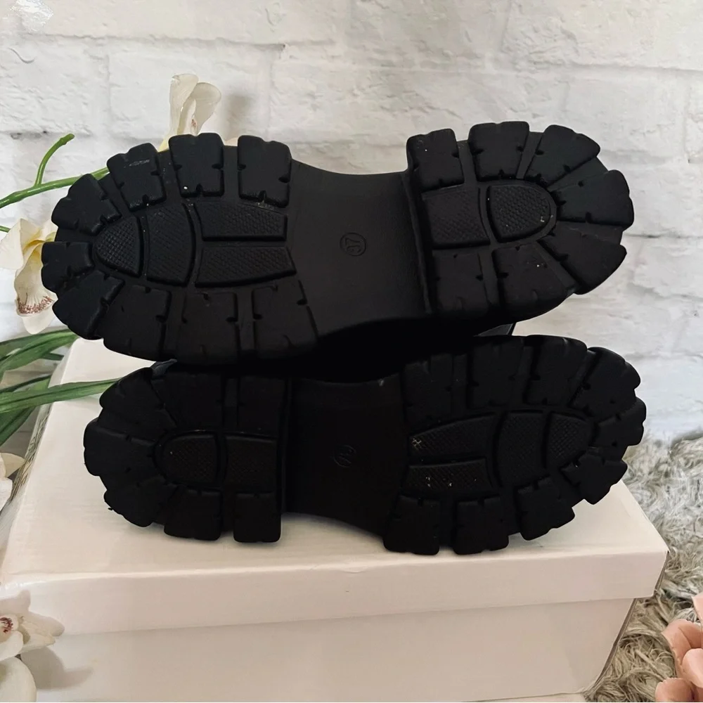 Lug Sole Boots - Picture 5 of 9